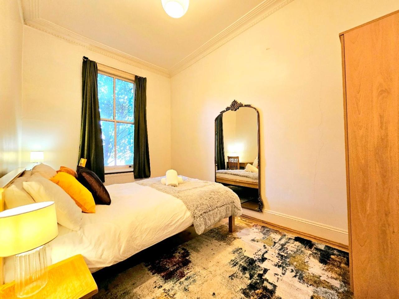 Charming Home With Private Balcony, On 1St Floor, With 2 Bathrooms, 3 Min Walk To Earl'S Court Station Londen Buitenkant foto